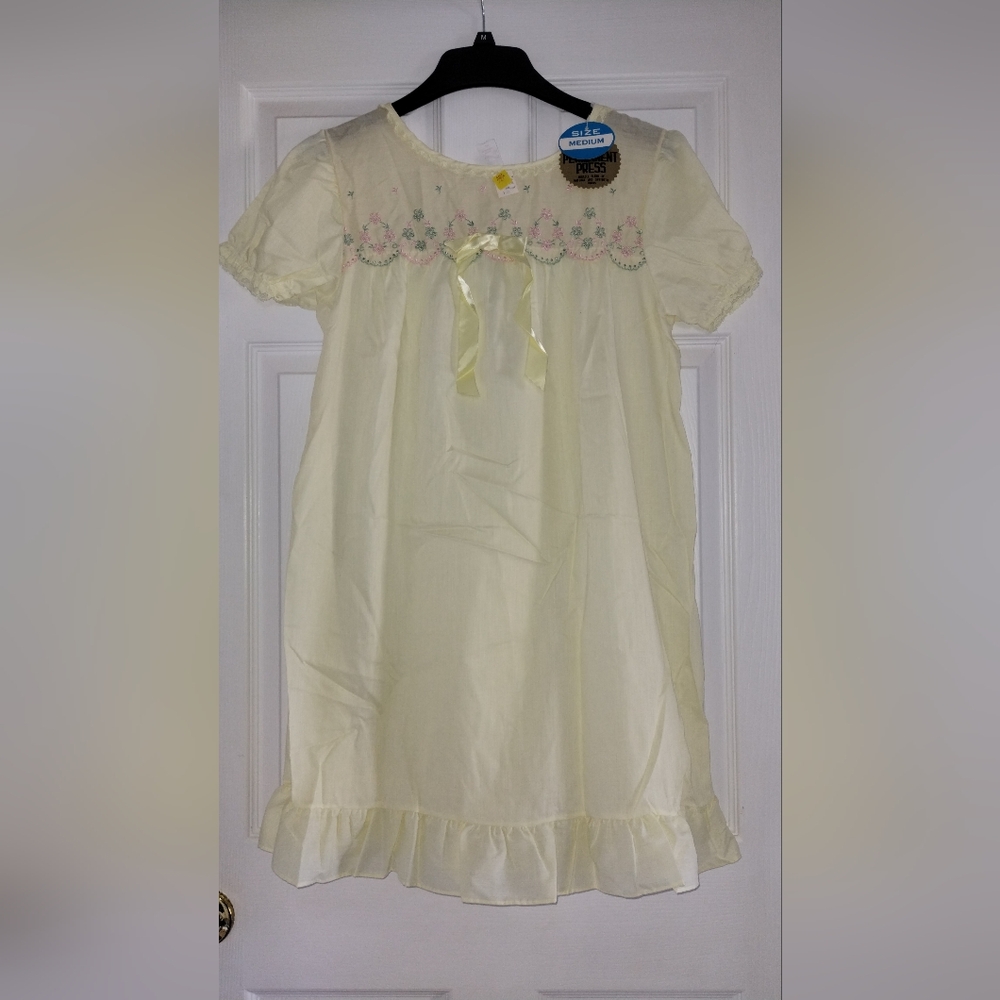 Vintage Nightgown Stones Wear Brand - Picture 1 of 9